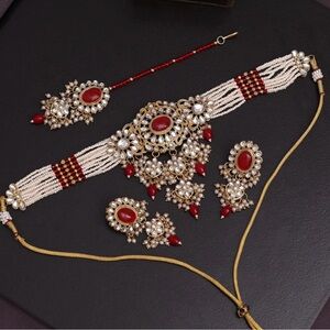 Gorgeous red kundan jewelry with mangtikka